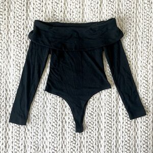 TOBI Off the Shoulder Long Sleeve Bodysuit in Black - Size: XS